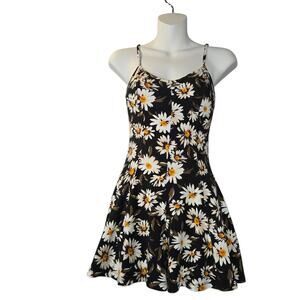 Kimchi Blue Urban Outfitters Black Daisy Floral Romper XS Skater Soft Girl